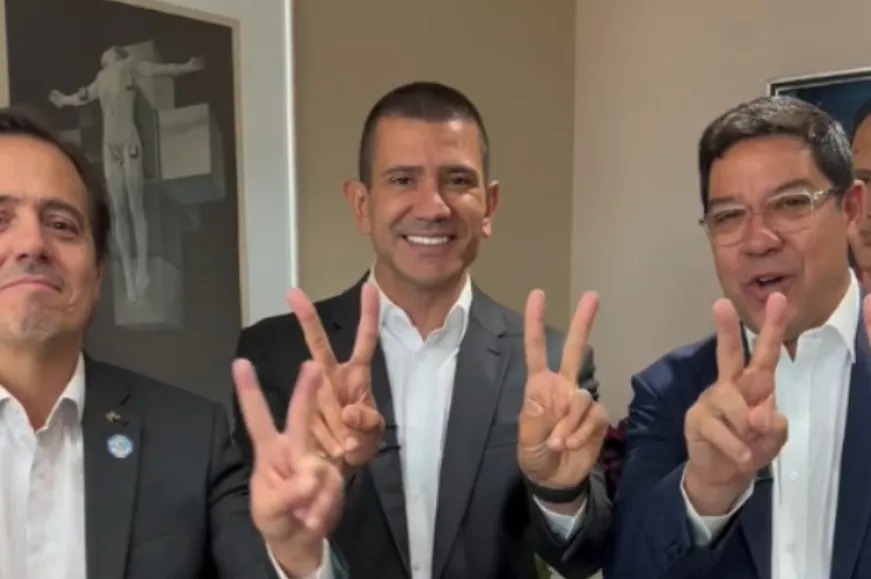 Douglas também citou o presidente do PL no estado, Altineu Côrtes, o candidato à Presidência Flávio Bolsonaro (PL) e os coordenadores Bruno Bonetti e Fábio Araújo