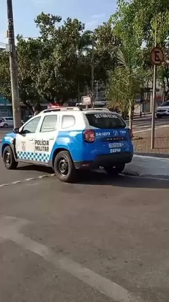 Polícia Militar fez ações na região, mas conseguiu encontrar apenas o celular de uma das vítimas em um terreno, no bairro do Laranjal