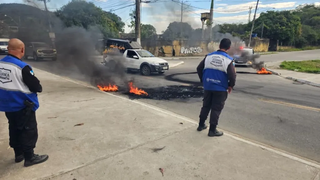 O caso provocou protestos, com tentativas de interdição de ruas no Engenho do Mato.