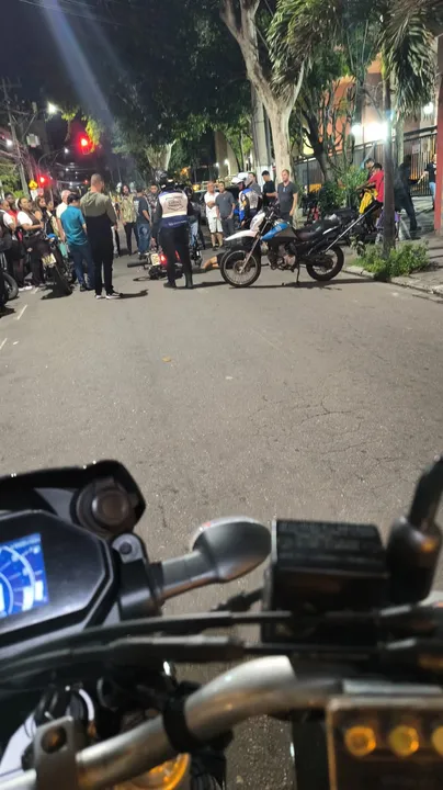 Motoboys, colegas de trabalho e moradores se reuniram no local para protestar