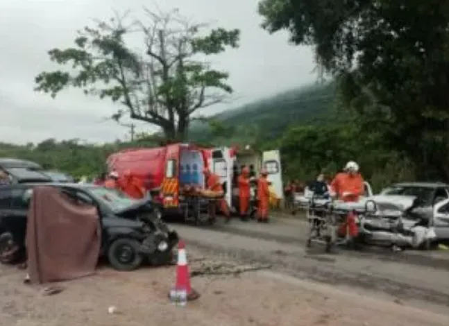 Equipes dos quartéis do Corpo de Bombeiros de Maricá e Itaboraí foram acionadas para o resgate, juntamente com o Samu