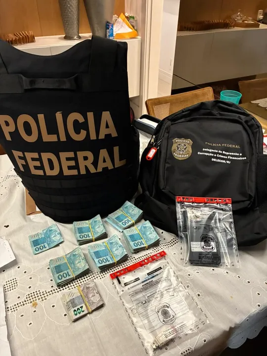 Material apreendido durante a "Operação Em Nome do Pai"