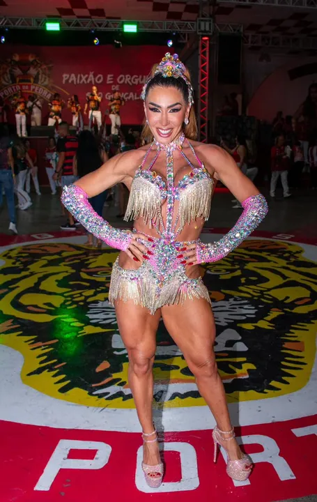 Andrea de Andrade, a famosa "musa das supercoxas" e rainha de bateria da Unidos do Porto da Pedra estará presente no evento