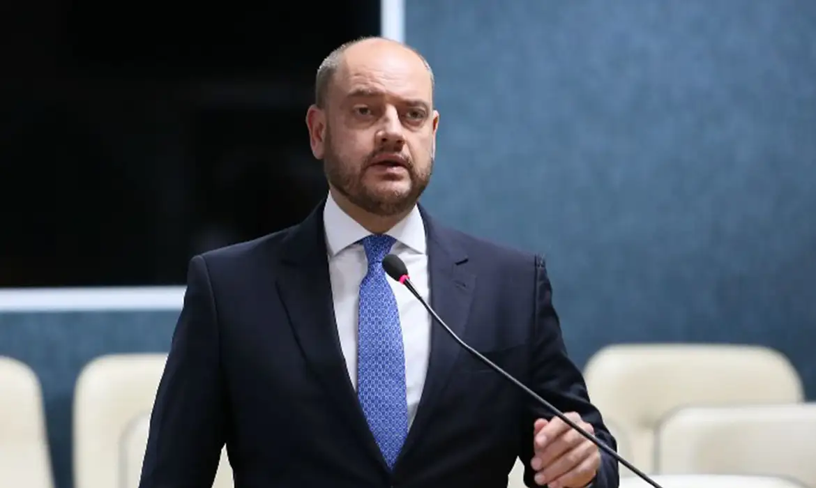 Até o dia 21 de agosto, já foram exonerados 6.145 servidores comissionados, enquanto as nomeações somam 2.496