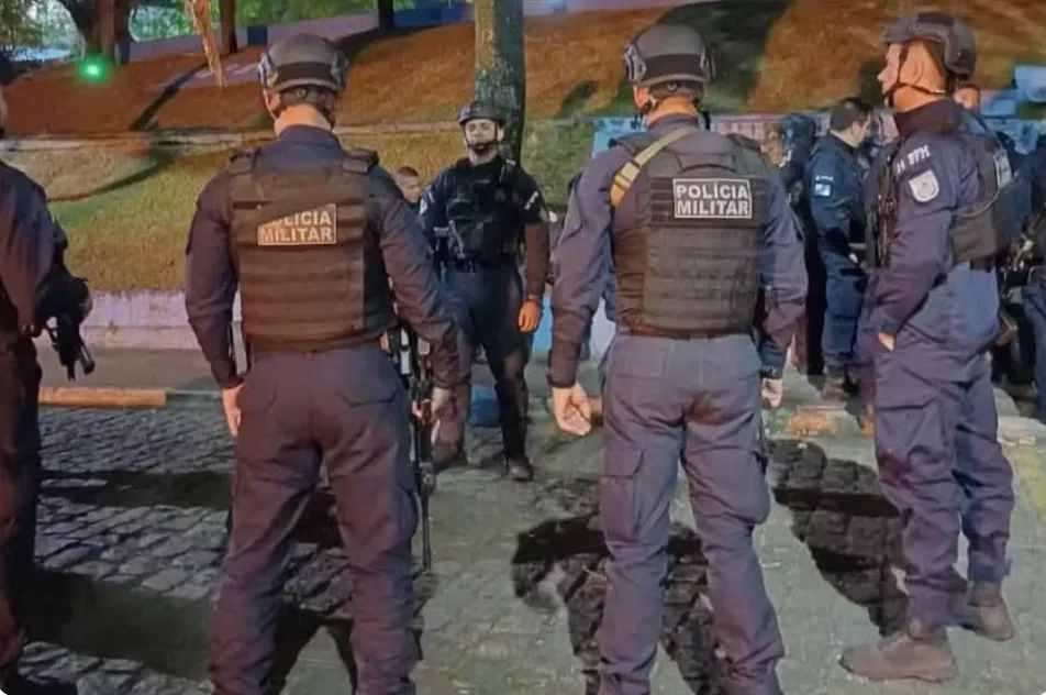 A operação contra o Comando Vermelho, acontece na Região Metropolitana e na Baixada Fluminense