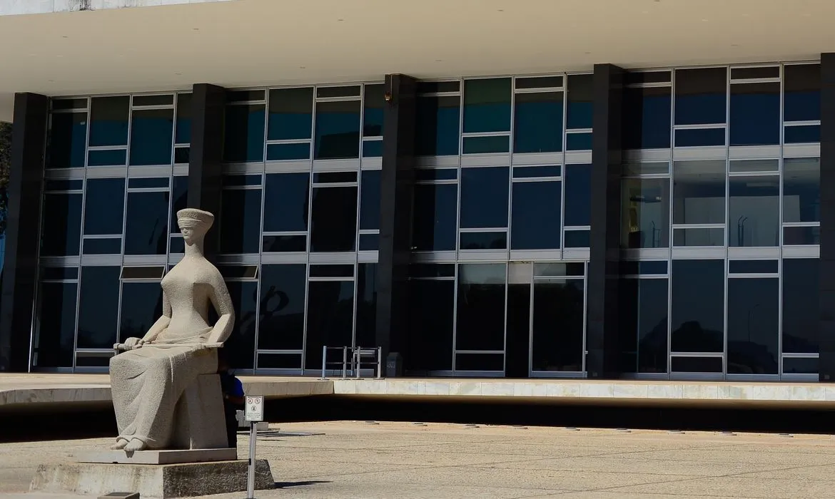 A conclusão do julgamento, contudo, foi interrompida por um pedido de vista do ministro Gilmar Mendes. Enquanto isso, a liminar (decisão urgente e provisória) de Mendonça segue em vigor