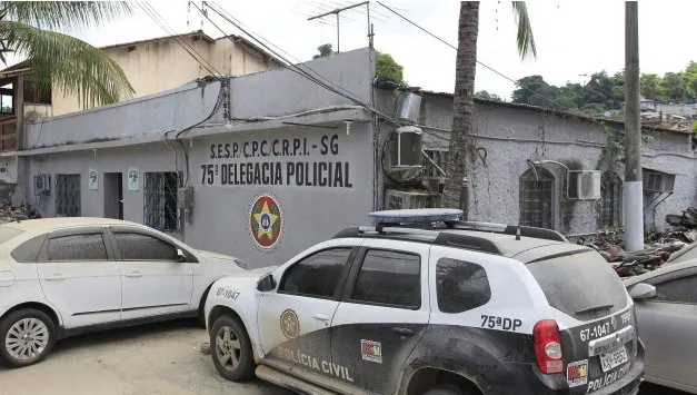 Os policiais responsáveis pela ocorrência encaminharam o  caso para a 75ªDP (Rio do Ouro)