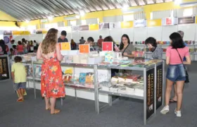 Alunos, professores e profissionais da educação receberão vale-livro na Araruama Literária