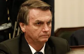 Bolsonaro pede liberação de visitas de Flávio na prisão domiciliar
