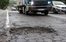 Buracos, acidentes e insegurança: motoristas denunciam condições da RJ-104