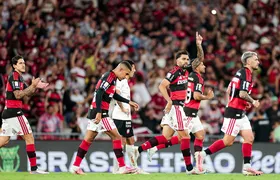 Flamengo vence o Corinthians e reassume liderança do Brasileirão
