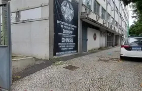 Homem é encontrado morto com tiro na cabeça dentro de casa em Niterói