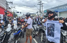Motoboys acompanham velório de jovem morto por PM em Niterói
