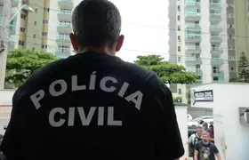 Pai é preso após jogar filha de 5 meses em calçada após fim de relacionamento