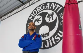 Professor de São Gonçalo transforma garagem de casa em espaço gratuito de Jiu-Jitsu