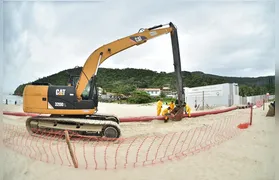 Prefeitura de Niterói começa a instalar mangueiras marítimas que vão levar água do mar à Lagoa de Piratininga