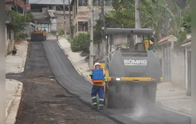Bairros de São Gonçalo recebem obras de pavimentação e drenagem; veja as regiões beneficiadas