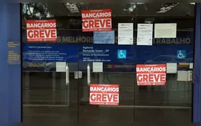 Bancários rejeitam proposta da Caixa e mantêm greve nacional