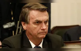 Bolsonaro pede liberação de visitas de Flávio na prisão domiciliar