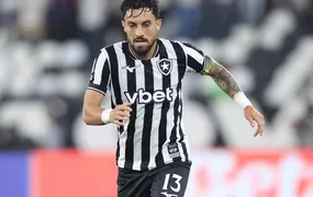 Botafogo anuncia renovação contratual de Alex Telles