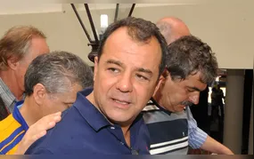 Cabral é condenado por esquema de regalias durante prisão no Rio