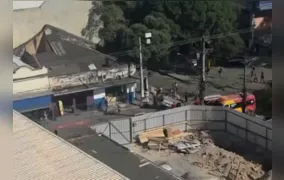 Capotamento no Centro de Niterói deixa mulher ferida; vídeo