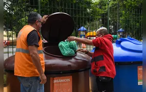 Clin intensifica coleta seletiva com instalação de novos moloks no Centro de Niterói