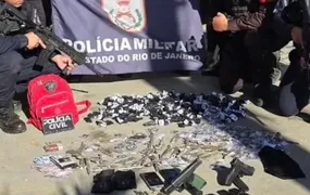 Confronto entre PM e traficantes termina com um suspeito morto e um preso em Arraial do Cabo