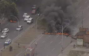 Criança é atingida durante operação policial; protesto fecha vias na Mangueira, no Rio