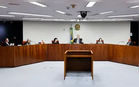 Dino e Moraes defendem rediscutir dispensa de diploma para jornalista