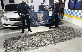 Dupla é presa com 18 quilos de maconha em carro