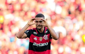 Em jogo resolvido no fim, Flamengo goleia o Botafogo no Maracanã