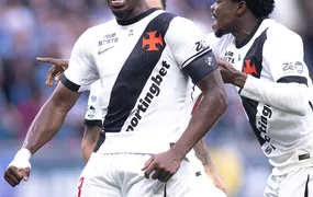 Embalado, Vasco tenta sair do Z-4 diante do Coritiba, neste sábado (19), em São Januário