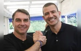 Flávio Bolsonaro e Douglas Ruas fazem motocarreata em São Gonçalo neste sábado (10)