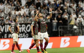 Fluminense vence o Corinthians por 3 a 1 e sobe para a terceira colocação do Brasileirão