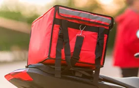 Golpe do delivery: Preso falso entregador que realizava assaltos com bicicleta e mochila térmica