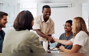 Hoje é Dia do Estagiário: contribuir para o INSS desde cedo pode fazer diferença