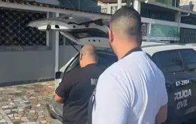 Homem é preso após ser condenado a 15 anos de prisão por abusar do próprio filho