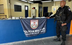 Homem é preso com drogas em Ititioca, Niterói