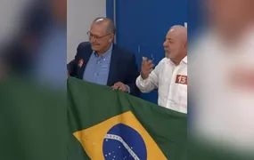 Lula vai às urnas em SP com primeira-dama e ministros