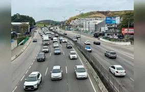 Trânsito intenso aumenta tempo de deslocamento em Niterói nesta manhã