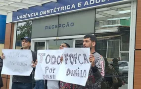 Manifestação reúne colegas de motoboy baleado por agente do Segurança Presente em Niterói