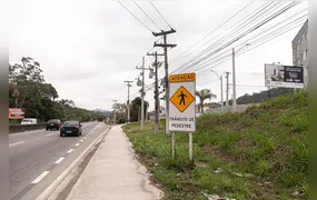 Moradores cobram passarela na RJ-106, em Várzea das Moças, em São Gonçalo