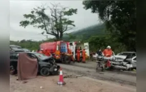 Mulher morre e nove ficam feridos em acidente na RJ-106, em Maricá