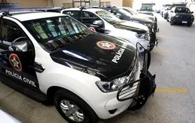 Mulher morre e outra fica ferida em atropelamento sob passarela na RJ-106, em Cabo Frio