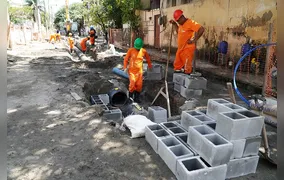 Obras de macro e microdrenagem avançam em Neves