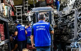 Operação Desmonte encontra motores roubados em ferro-velho de Barra do Piraí