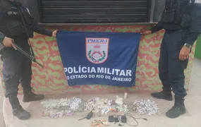 PM prende dois e apreende drogas no Risca Faca, em Maricá