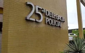 Polícia Civil prende dupla transportando mais de 2.500 litros de matéria-prima para fabricação de loló
