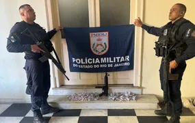 Polícia apreende arma falsa, drogas e munições durante ação no Centro de Niterói